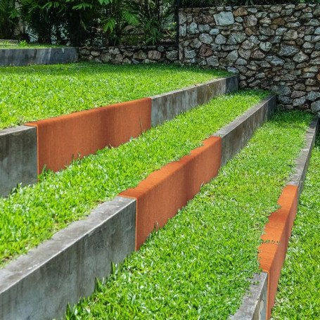 Angle extérieur pour recouvrement de bordure en acier Corten