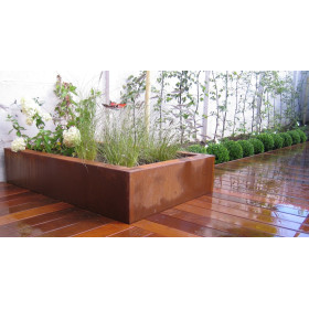 Jardinière triangulaire en acier Corten